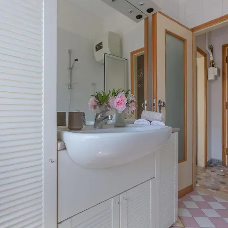 Apartamento Guesthost - Rimesse & Ospedale Sant'orsola Bolonha