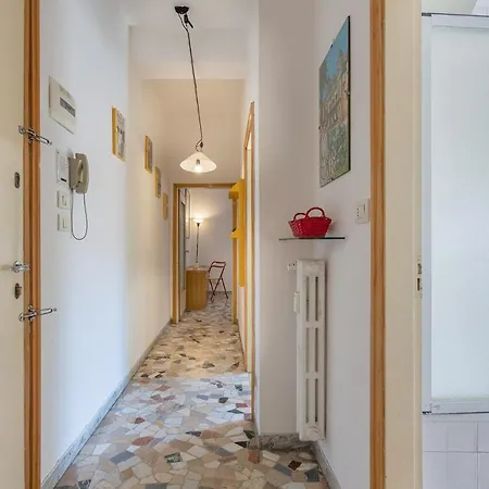 Guesthost - Rimesse & Ospedale Sant'orsola Apartman